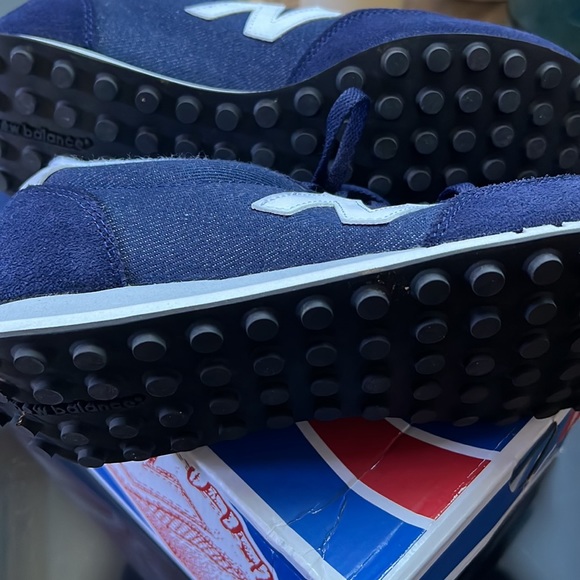 NWB New balance 9.5 - Picture 7 of 7